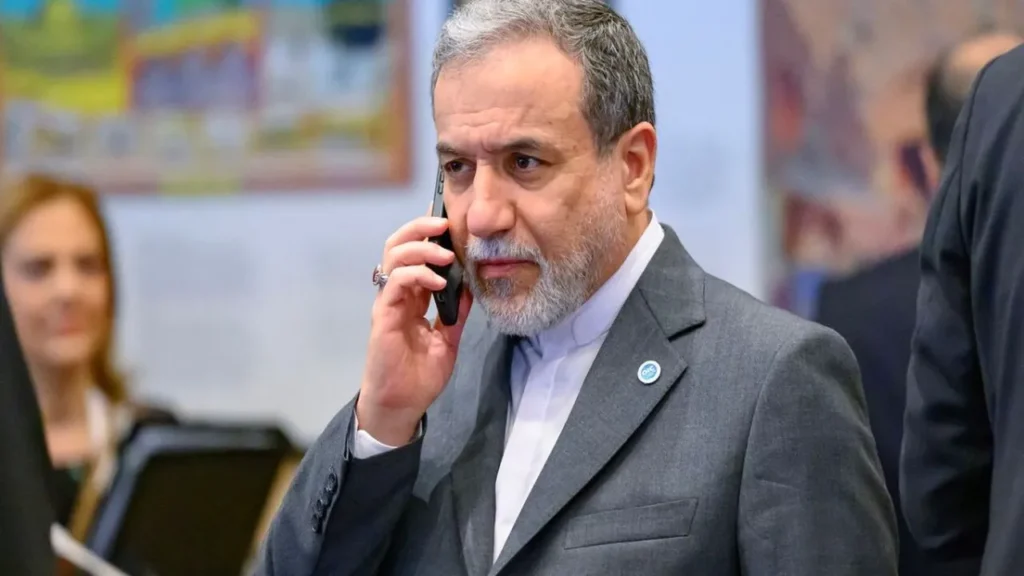 اتصالات مكثفة.. كواليس تحركات عراقجي الدبلوماسية عبر هاتف طهران الذي لا يهدأ